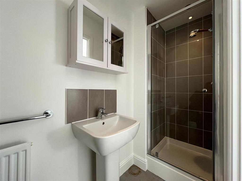 Ensuite 1.jpg