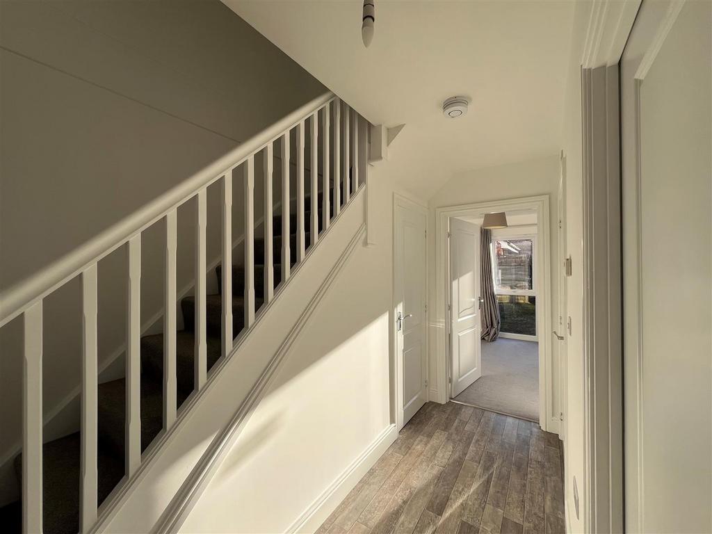 21 langley way - hallway.jpg