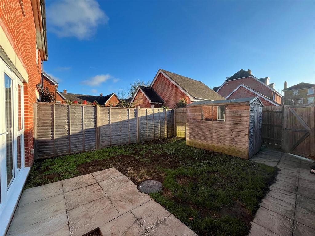 21 Langley way garden.jpg