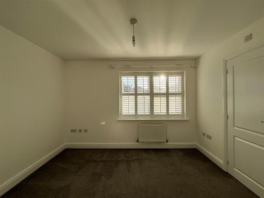 Bed 1.jpg