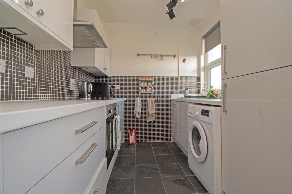 Flat 4 Kitchen.jpg