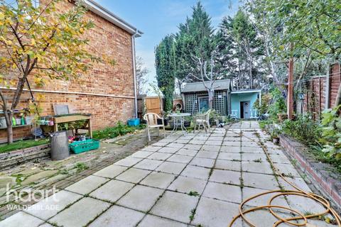 3 bedroom end of terrace house for sale, Beacon Road, Chatham