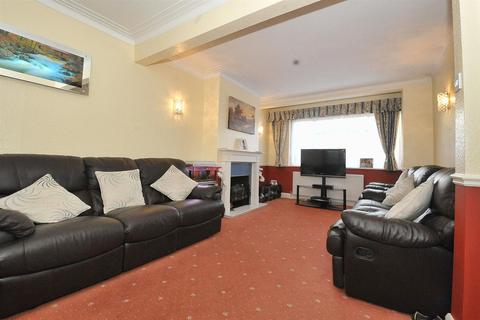 3 bedroom semi-detached house to rent, Field End Road, Ruislip, HA4