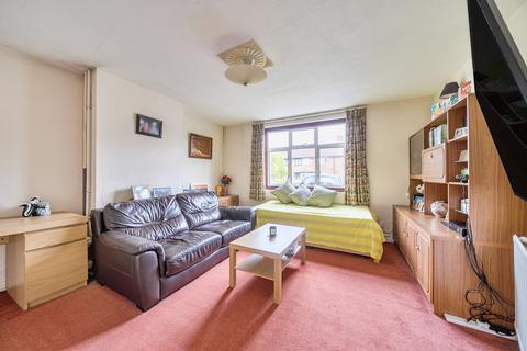 undefined, Moat Farm Road, Northolt
