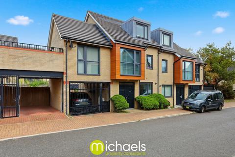 3 bedroom semi-detached house for sale, Endeavour Way, Colchester, Colchester, CO4