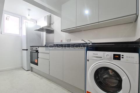 2 bedroom ground floor flat to rent, Market Place, Huddersfield Town Centre, HD1