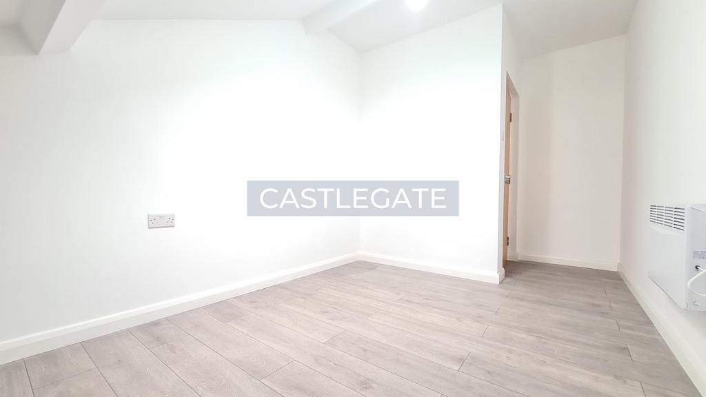 Flat 8, 27 Market Place, Huddersfield, HD1 2 AA (14