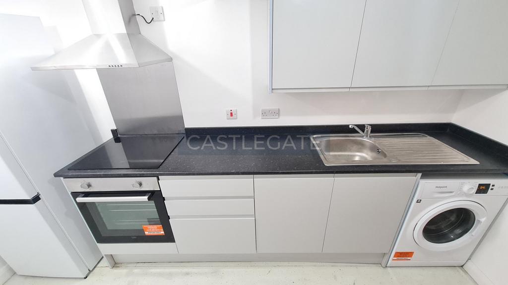 Flat 8, 27 Market Place, Huddersfield, HD1 2 AA (4)