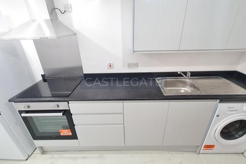 2 bedroom ground floor flat to rent, Market Place, Huddersfield Town Centre, HD1