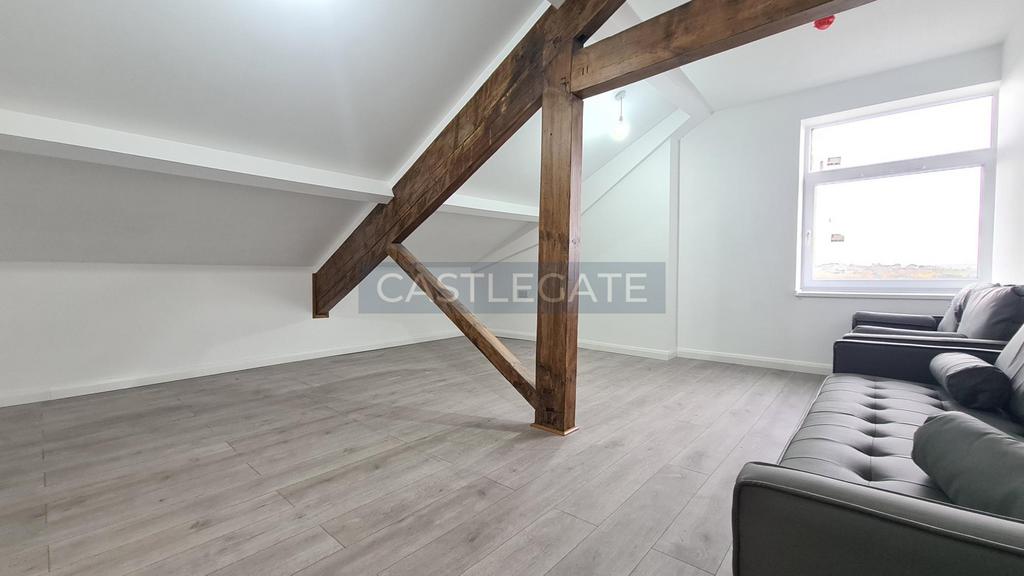 Flat 8, 27 Market Place, Huddersfield, HD1 2 AA (5)