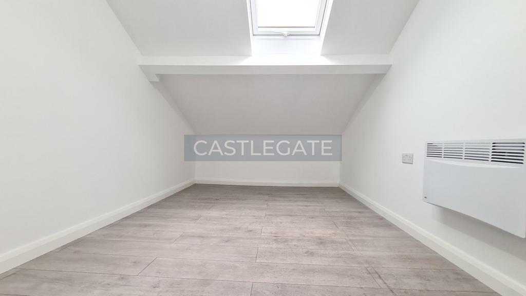 Flat 8, 27 Market Place, Huddersfield, HD1 2 AA (10