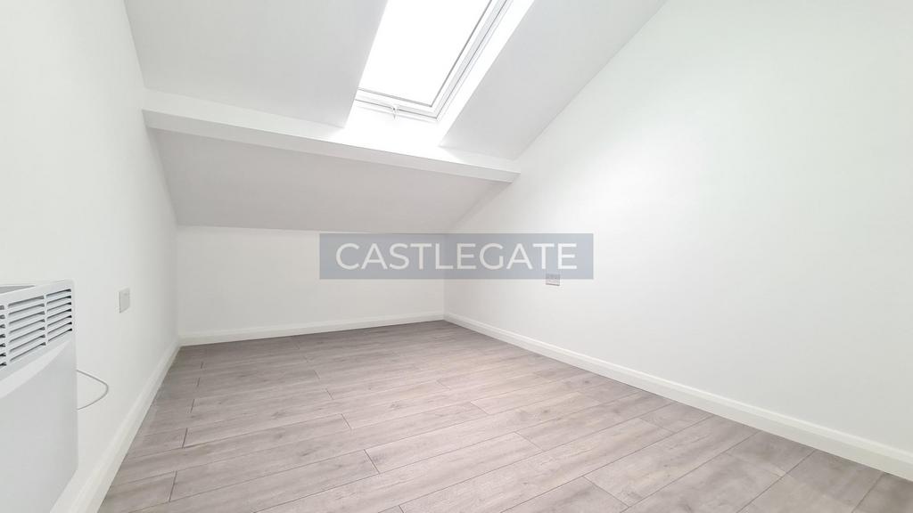Flat 8, 27 Market Place, Huddersfield, HD1 2 AA (13