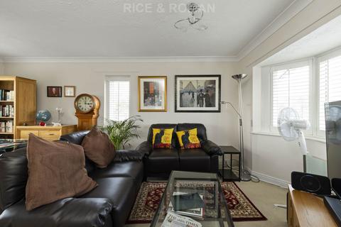 2 bedroom apartment for sale, Camel Grove, Kingston Upon Thames KT2