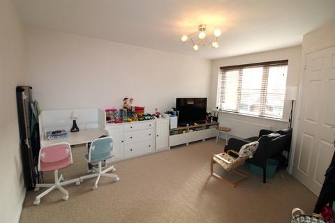 3 bedroom semi-detached house to rent, Station View, Morley, LS27