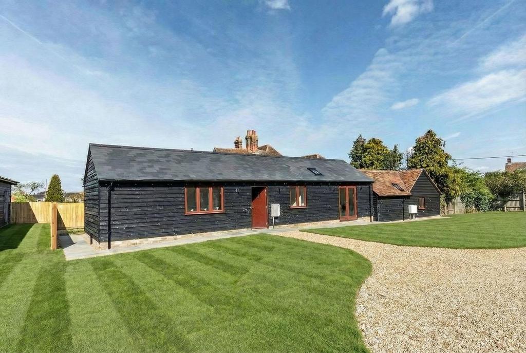 The Rye, Eaton Bray 2 bed barn conversion for sale - £475,000