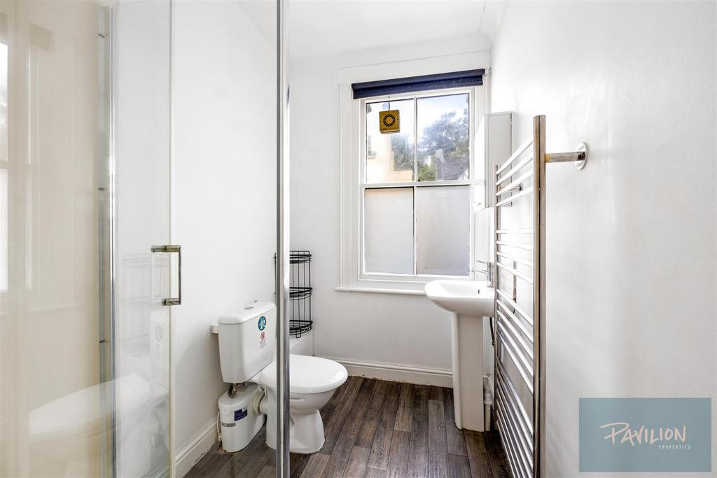 Roundhill Crescent, 4-003.JPG