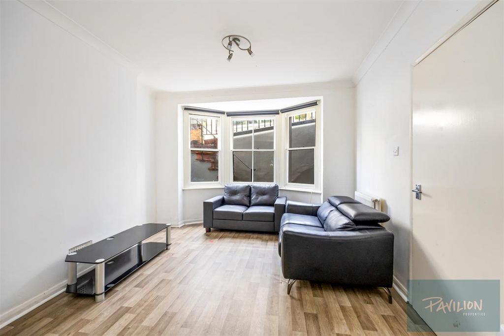 Roundhill Crescent, 4-008.JPG