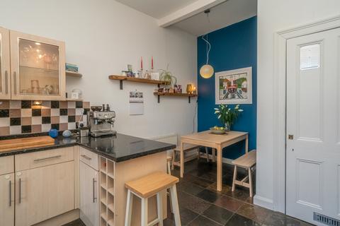 4 bedroom flat to rent, 25 Polwarth Crescent, Edinburgh EH11