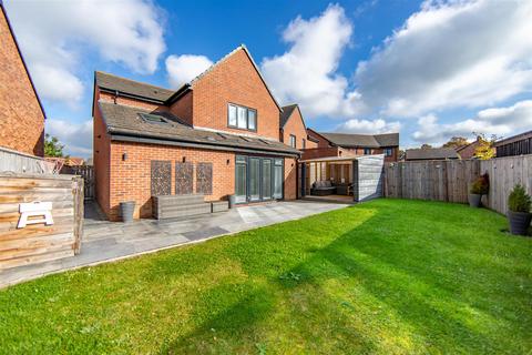 2 Alwin Grove, Dinnington, Newcastle Upon Tyne, NE13 7FF