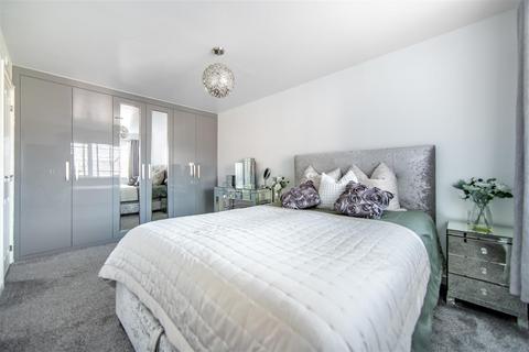 2 Alwin Grove, Dinnington, Newcastle Upon Tyne, NE13 7FF