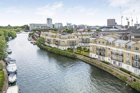 undefined, Regents Riverside