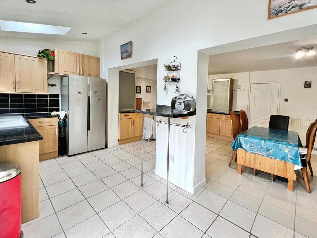 Main Kitchen / Diner