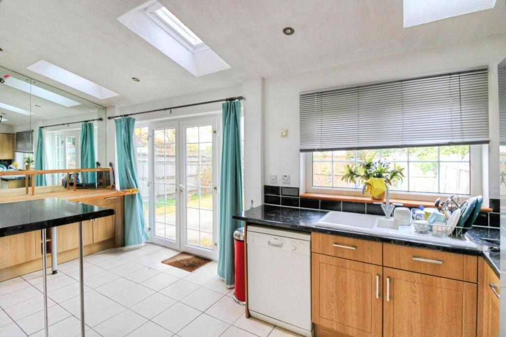 Main Kitchen / Diner