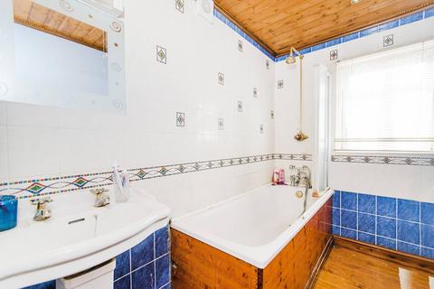 3 bedroom flat to rent, Lower Boston Road, Hanwell, London, W7