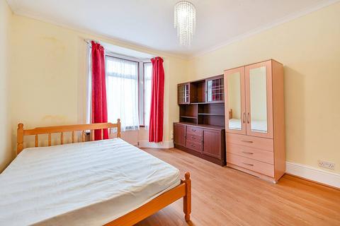 3 bedroom flat to rent, Lower Boston Road, Hanwell, London, W7