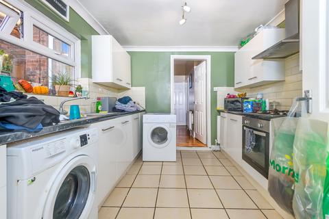 3 bedroom end of terrace house for sale, Summergangs Road, Hull HU8
