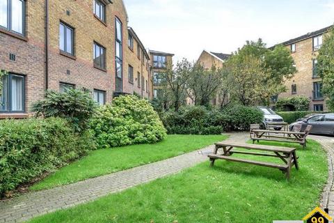 3 bedroom apartment for sale, Kempton Court, London, E1