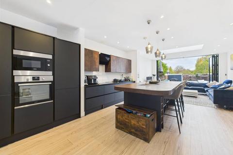 3 bedroom semi-detached house for sale, Victoria Road, Ruislip HA4