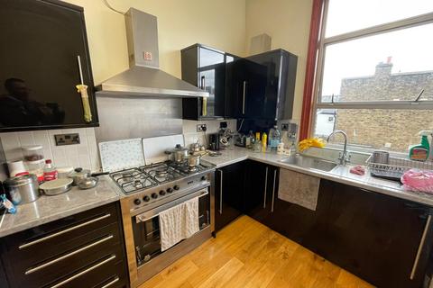 3 bedroom flat to rent, Hornsey Road, Islington, N19