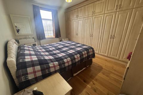 3 bedroom flat to rent, Hornsey Road, Islington, N19