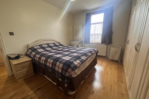 3 bedroom flat to rent, Hornsey Road, Islington, N19