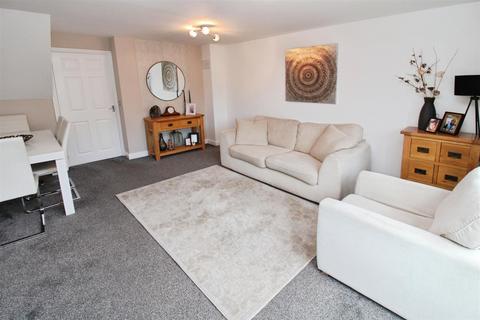 3 bedroom terraced house for sale, Shinewater Park, Kingswood, Hull
