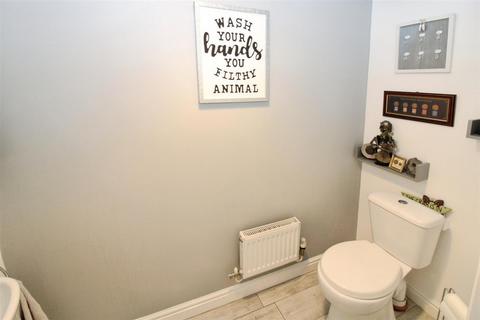 3 bedroom terraced house for sale, Shinewater Park, Kingswood, Hull