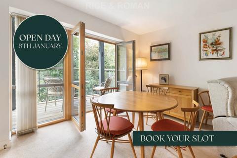 2 bedroom retirement property for sale, Oatlands Drive, Weybridge KT13