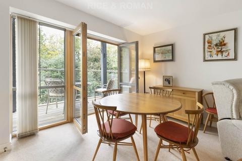 2 bedroom retirement property for sale, Oatlands Drive, Weybridge KT13