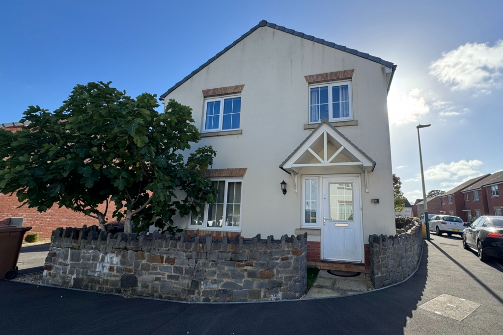 4 bedroom detached house for sale in Caerphilly on OnTheMarket