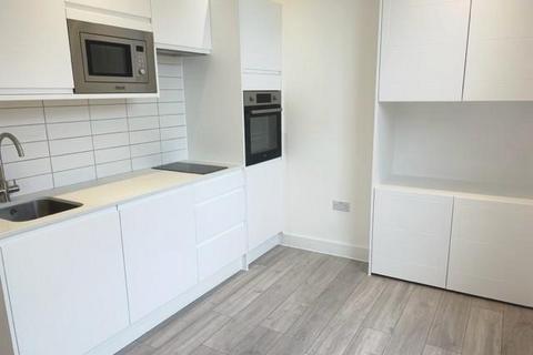Studio to rent, Mount View Road, Crouch End, N4