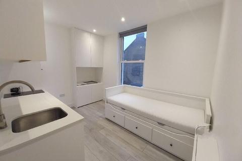Studio to rent, Mount View Road, Crouch End, N4