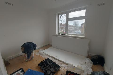 3 bedroom end of terrace house to rent, Hornchurch, Essex, RM11