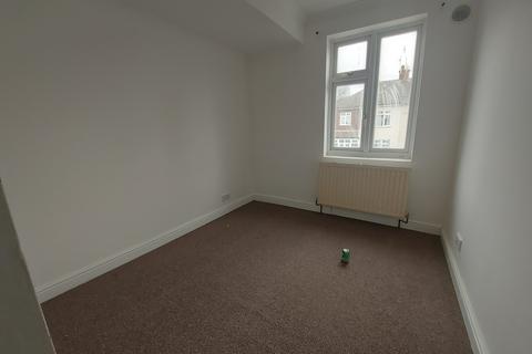 3 bedroom end of terrace house to rent, Hornchurch, Essex, RM11