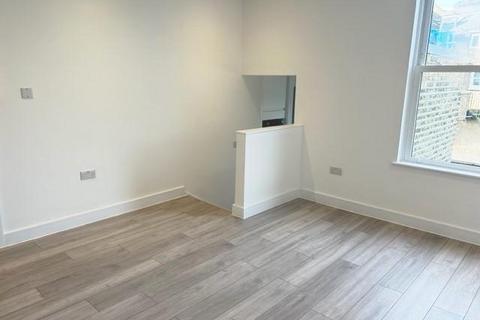 Studio to rent, Mount View Road, Crouch End, N4