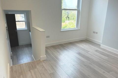 Studio to rent, Mount View Road, Crouch End, N4