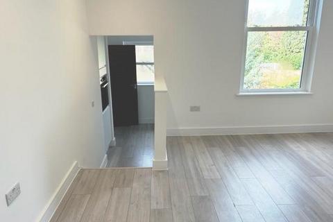 Studio to rent, Mount View Road, Crouch End, N4
