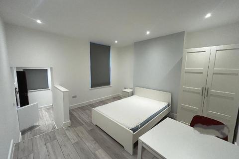 Studio to rent, Mount View Road, Crouch End, N4