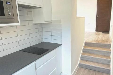 Studio to rent, Mount View Road, Crouch End, N4