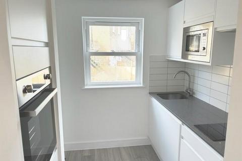 Studio to rent, Mount View Road, Crouch End, N4
